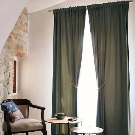 House Rodinny Historicky Dom بيت ضيافة